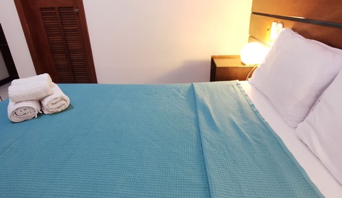 Habitación triple clásica, balcón