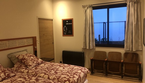 Habitación superior con 1 cama doble o 2 individuales