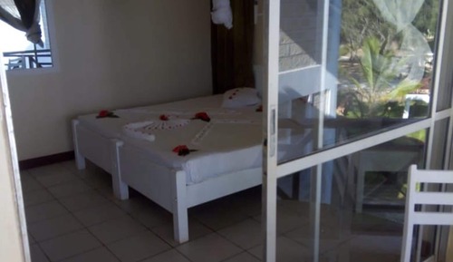 Habitación, balcón, vistas al mar