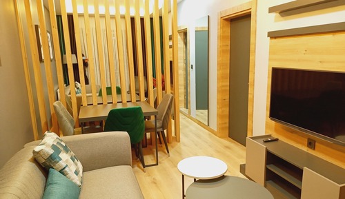 Deluxe Suit Room