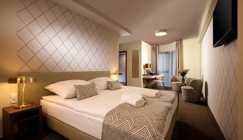 Habitación estándar con 1 cama doble o 2 individuales, en la zona del patio