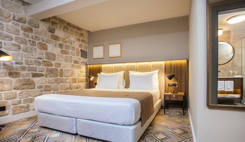 Habitación estándar con 1 cama doble o 2 individuales, vistas a la ciudad