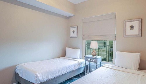 Apartamento, varias camas, balcón, vistas al mar (Legacy Tower II Unit 0604)