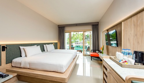 Deluxe Pool Access Room - Free Minibar (One time per stay)