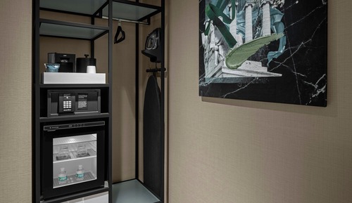 Habitación, 1 cama de matrimonio grande, balcón (Mobility Accessible, Roll-in Shower)
