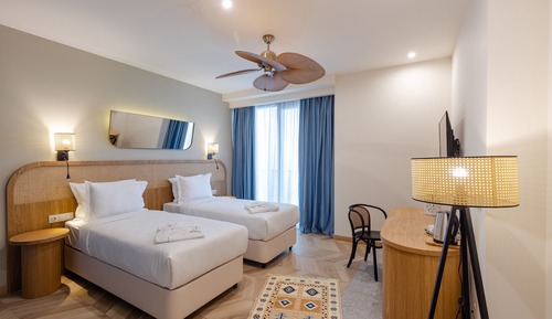 Habitación superior con 1 cama doble o 2 individuales