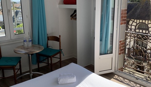 Habitación estándar doble, 1 cama doble, no fumadores, balcón