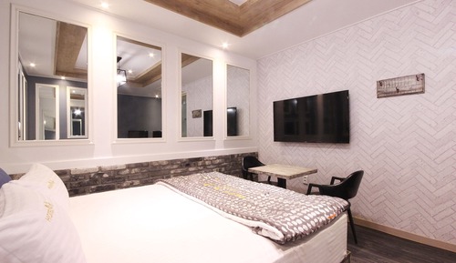 Room (VIP (Netflix available styler massage)