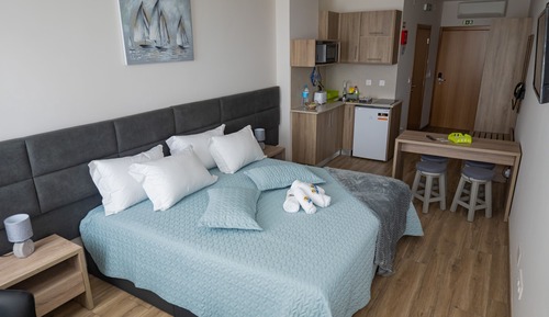 Habitación superior con 1 cama doble o 2 individuales