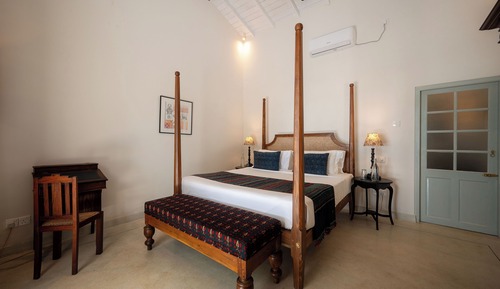 Habitación doble, 1 cama de matrimonio grande (Lumi Villa, Adjacent to the Hotel)