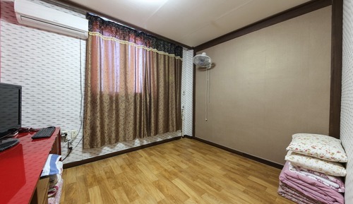 Room (Ondol Room)