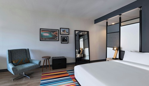 Suite, 1 cama de matrimonio grande, vistas a la piscina