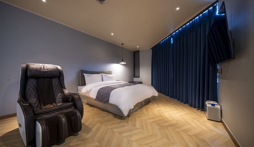 Room (Suite)
