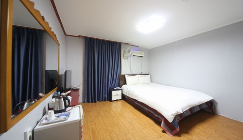 Room (Bed room)