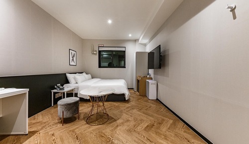 Room (VIP B content (styler non-smoking roo)