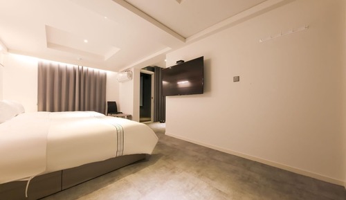 Room (Simmons Terrace Suite (Netflix + PC +)