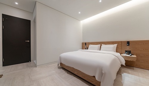 Room (Deluxe (Styler Smart TV High Performi)