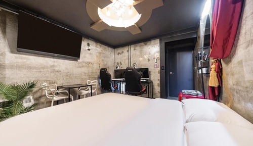 Room (Premium 2PC (RTX3060Ti / 2PC / Netfli)