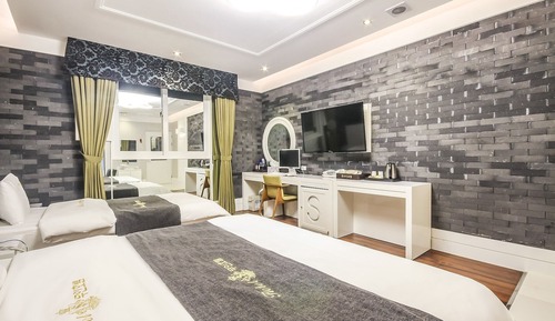 Room (Twin bed (Netflix available 1 PC))