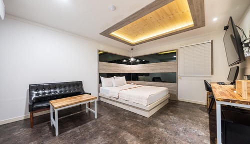 Room (Deluxe (with Spa Tub))