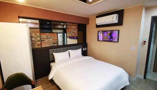 Room (Premium)