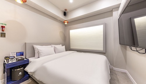 Room (Standard (65 inch TV free use of outd)
