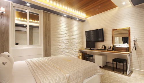 Room (Standard - Bathtub front desk inquiry)
