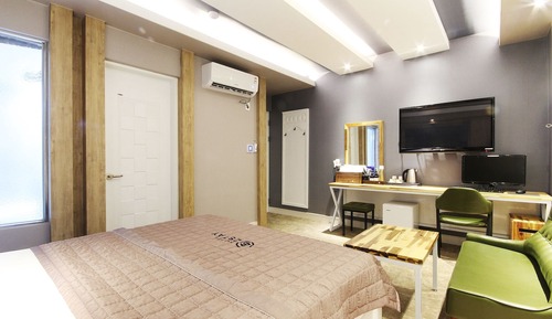 Room (Deluxe (Good heating/cooling/PC/batht)