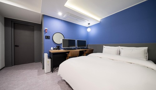 Room (Deluxe Gaming Room (High Performing 2)