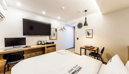 Room (Semi-Special Room (BathtubNetflix/TV))