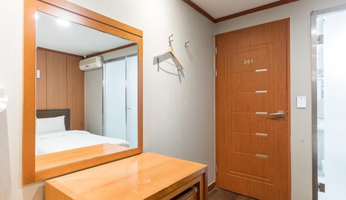 Room (Triple Deluxe (3Bed Netflix personal )