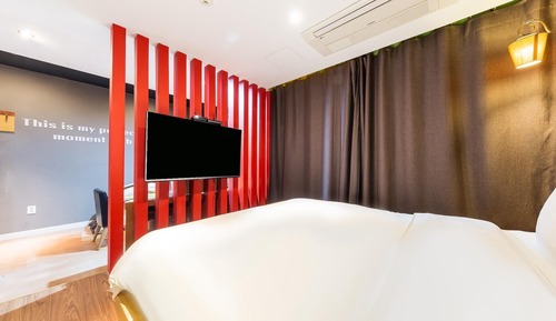 Room (Special room-massage chair (latex mat)