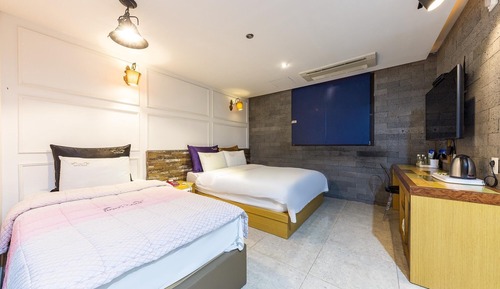 Room (Special Room-Twin Room (latex mattres)