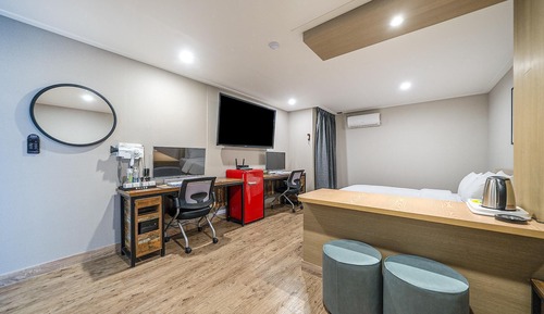 Room (Premium - Gaming 2PC (OTT TV))
