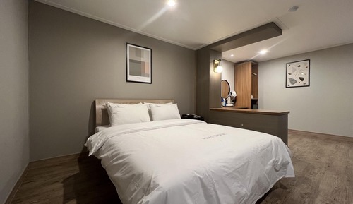 Room (Suite - Gaming 2PC (75"TV/OTT/RTX3060)