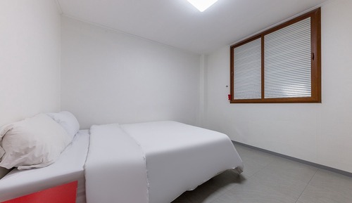 Room (Bed Room (Netflix))