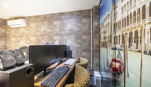 Room (Suite - Beam Projector (Air Purifier )