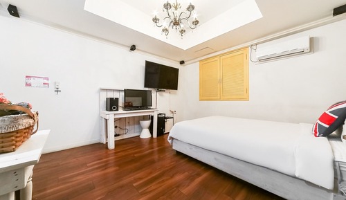 Room (Semi-deluxe (free viewing of 5 types )