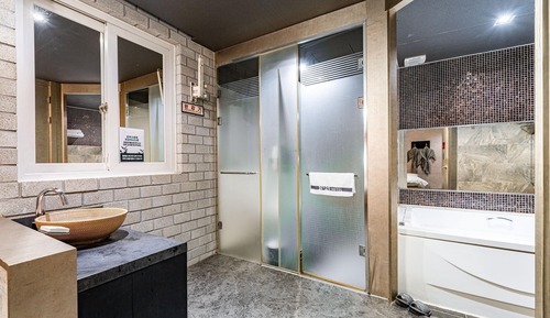 Room (Special Room (Bathtub Netflix Massage)
