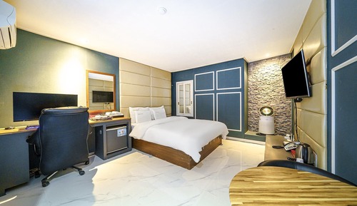 Room (Deluxe 1PC full version (bagg availab)