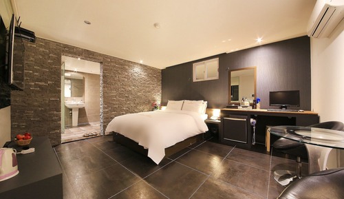 Room (Standard (2 person bathtub or shower )