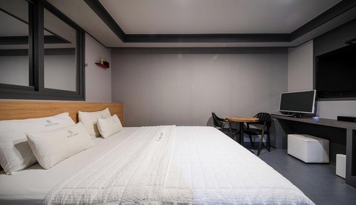Room (Business (Styler + Bathtub + OTT Free)