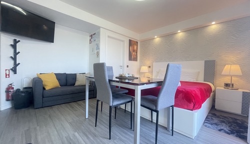 Apartamento Deluxe, 1 cama de matrimonio con sofá cama, cocina, vistas parciales al mar