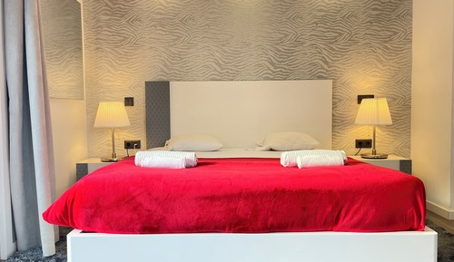 Apartamento Deluxe, 1 cama de matrimonio con sofá cama, cocina, vistas parciales al mar
