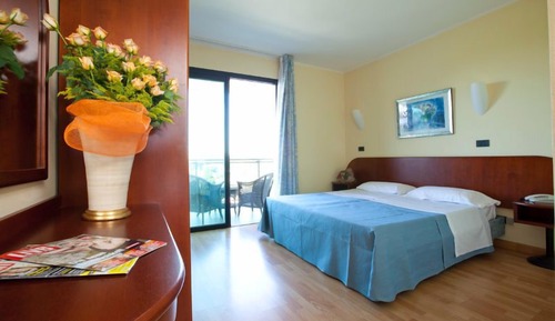 Habitación clásica con 1 cama doble o 2 individuales