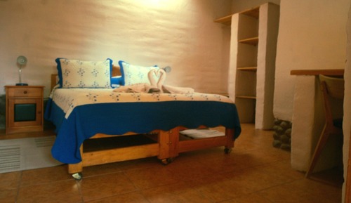 Habitación triple superior, varias camas, baño privado, junto a la piscina