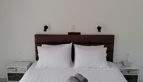 Habitación Confort doble, 1 cama de matrimonio grande, vistas a la piscina