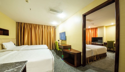 Habitación básica, varias camas