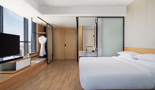 Executive Room, 1 King Bed, City View