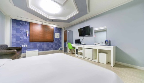 Room (Clothing Care Device Room (Netflix St)